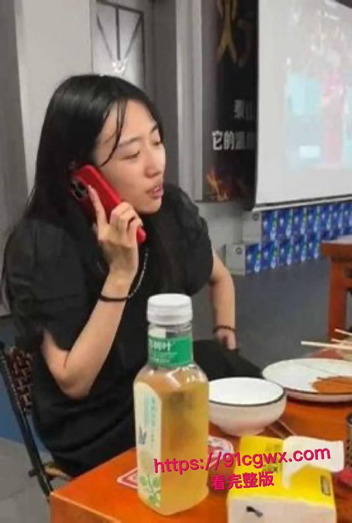 欠债两万不还英语老师性爱视频曝光!上课清纯下课骚浪骑乘债主鸡巴,卧室淫乱太他妈撩人!-9