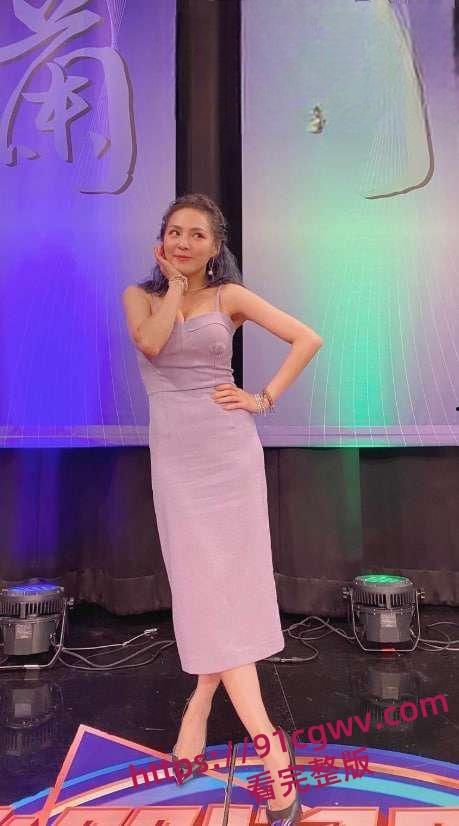 台湾综艺女星G奶熊熊(卓毓彤)性爱影片曝光 吃鸡吧技术真好,不过这个骚逼有点黑了-9