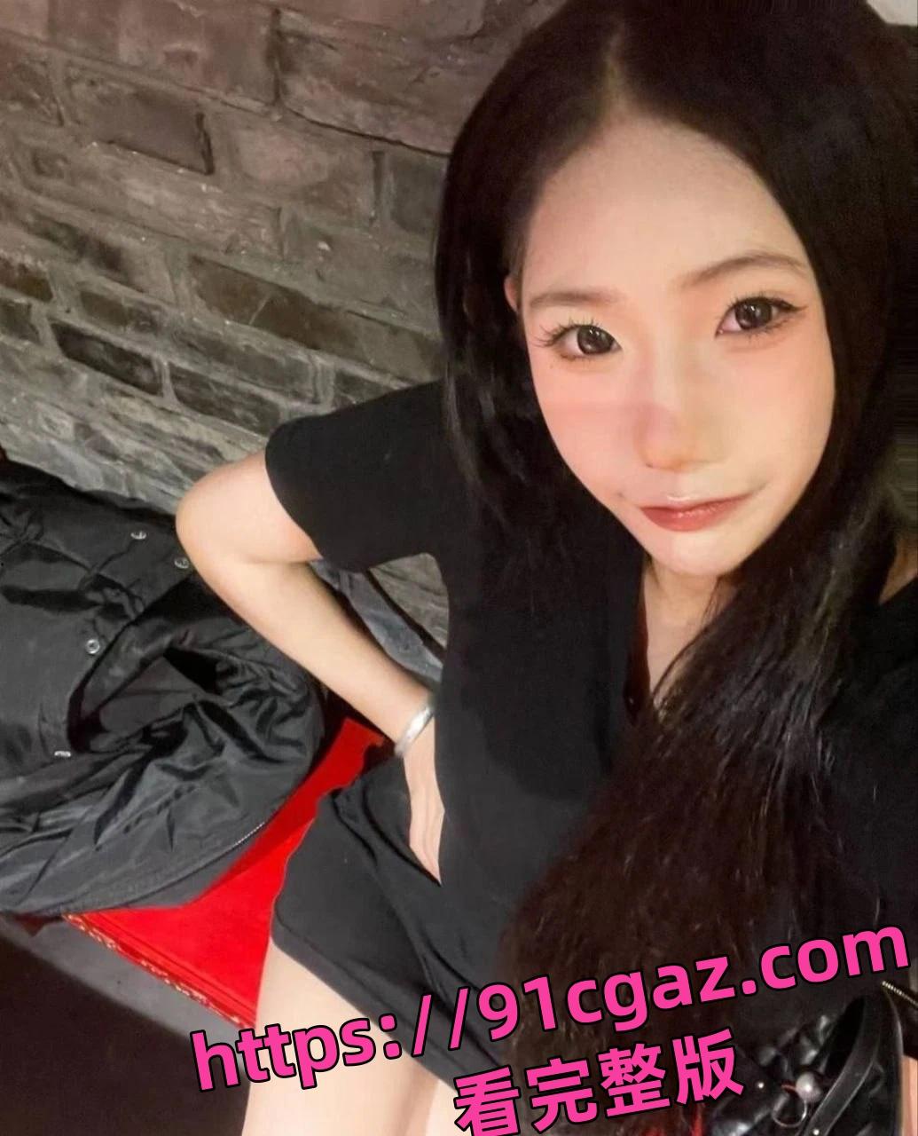 小红书约炮已婚少妇 老公满足不了她的性需求 只好由我来分担一下了-4