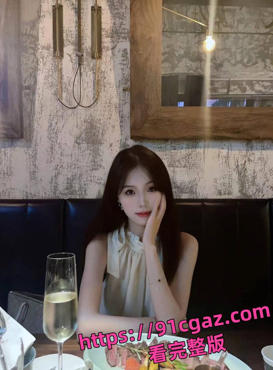 深圳某医院极品颜值的护士 徐怡雯 一线天鲍鱼被男友肉棒操的身体都抽搐了!-5