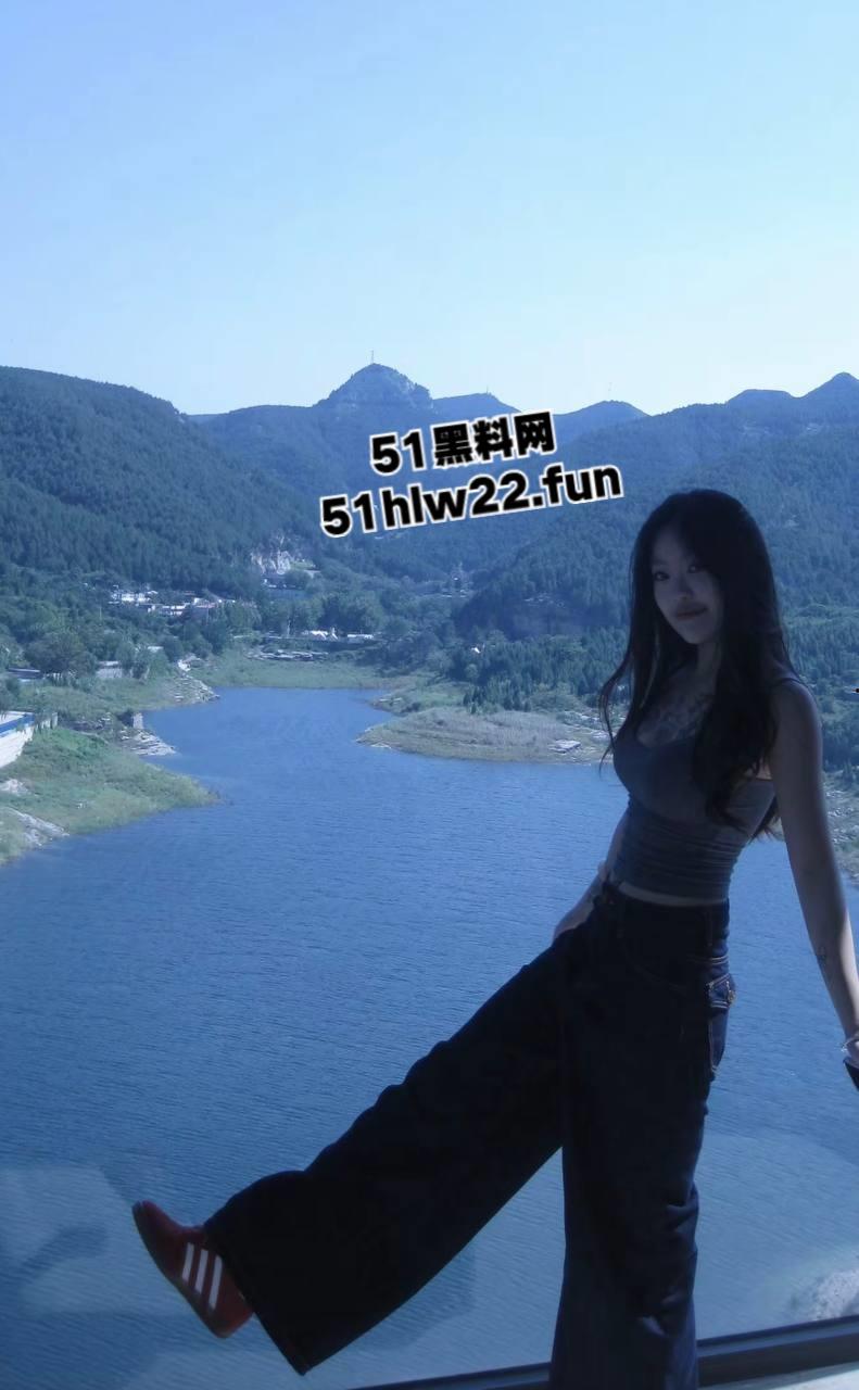 山东寿光高颜值气质名媛【陈雅鑫】和富二代男友性爱视频泄密流出,豪乳嫩逼全露操得浪叫连连太下流。-1