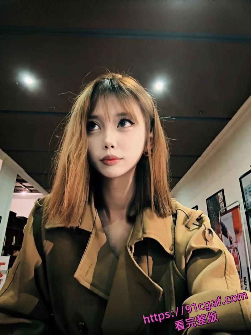 广东服装店老板娘 谢梅 给炮友拍摄自慰视频 饥渴少妇洗澡时使劲揉胸缓解性欲!-7