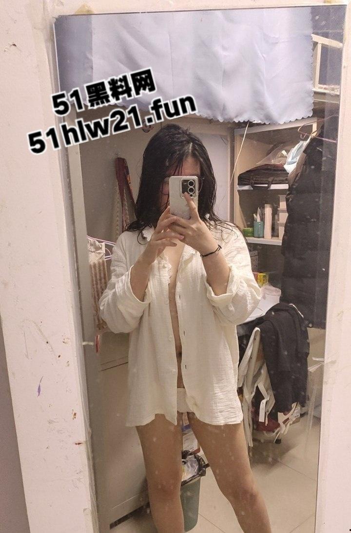 洛阳师范学院【王钦辉】在男友面前清纯如雪,在外面却骚如母狗经常约炮。-6