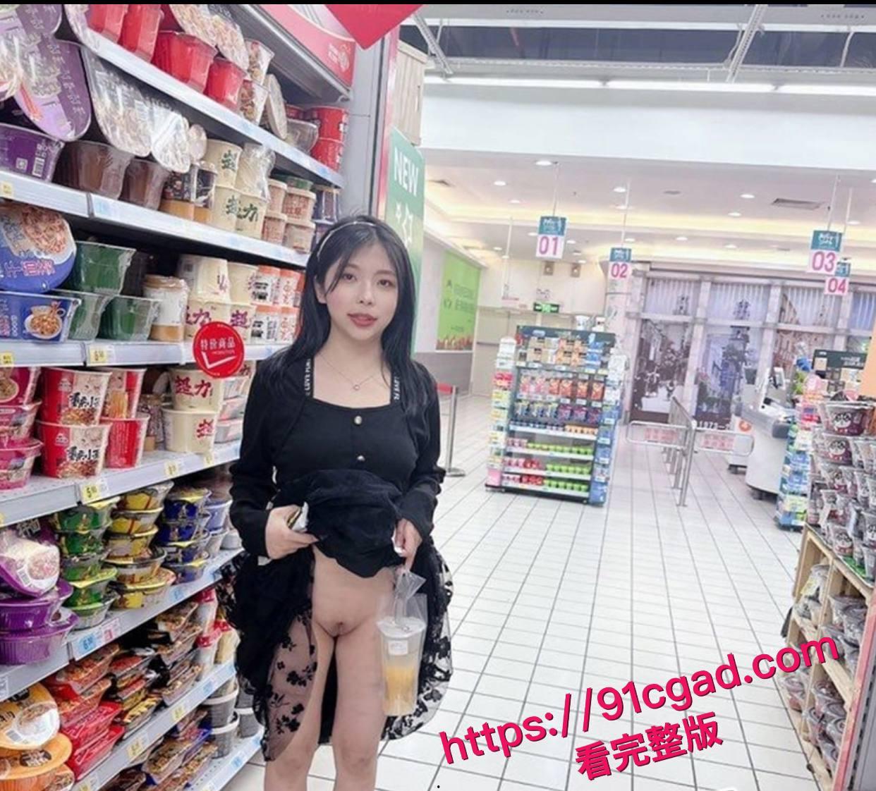 李子玉 被男友开发调教 变成爱户外露出的骚货母狗 口交舔脚变态玩法!-2