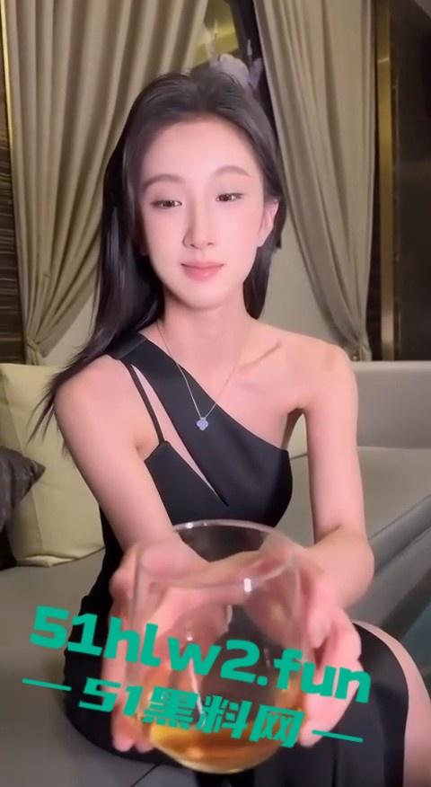 职业装KTV行政小妹你看了吗,带你领略当下最流行的顶级颜值陪酒小妹跪式服务包你满意!-9