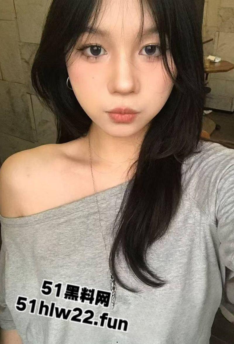 哈尔滨师范大学研究生【陈莹丽】高颜值完美身材御姐,背着男友偷情做爱打桩视频曝光。-8