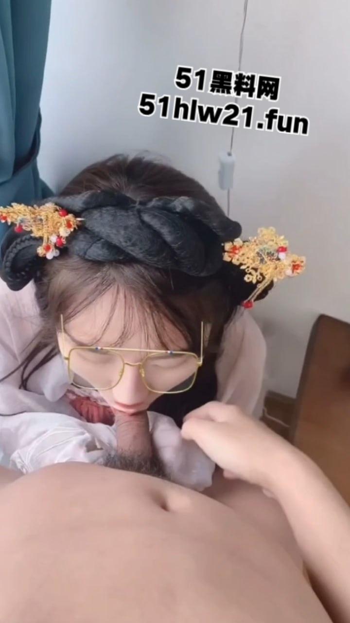 超美玉女91女神【不见星空】火遍全网性感嫩妹,穿性感包臀裙秀修长美腿和口活技巧,肥美翘臀后入太刺激了。-9