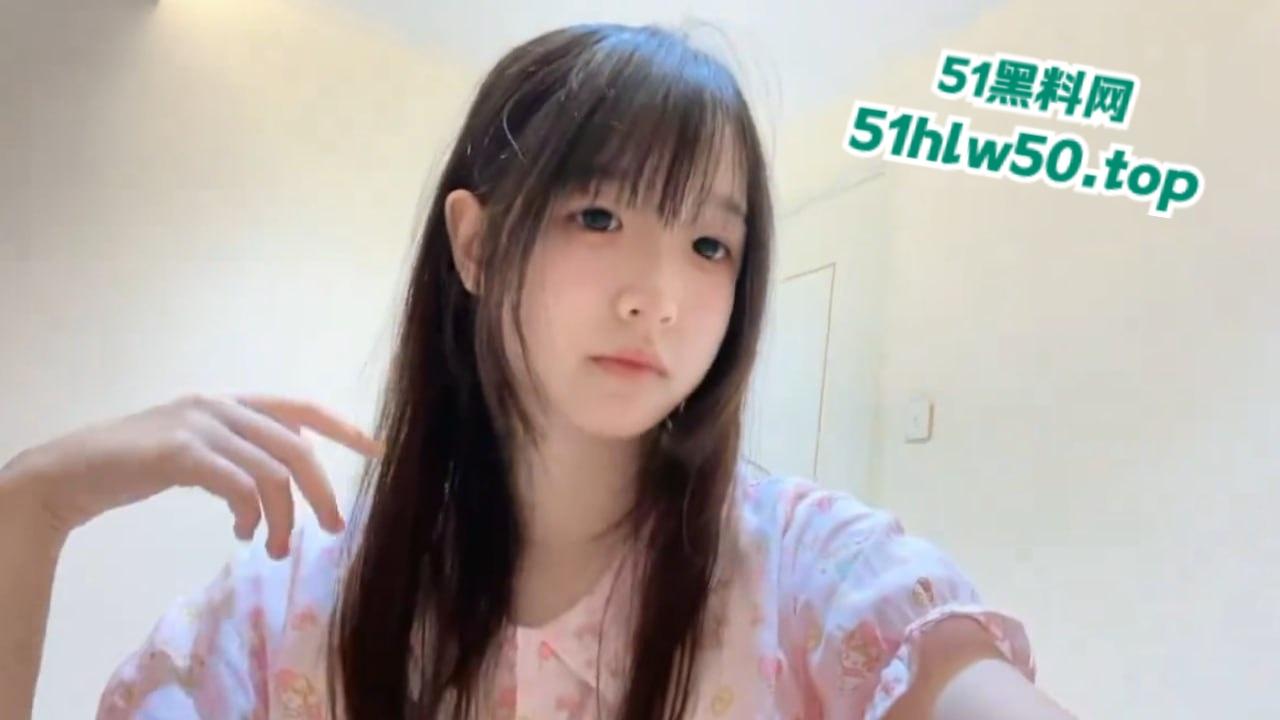 露脸福利姬【呓小涵】门槛福利极品萌妹,清纯可爱小穴饱满粉嫩,自慰福利视频流出!-7