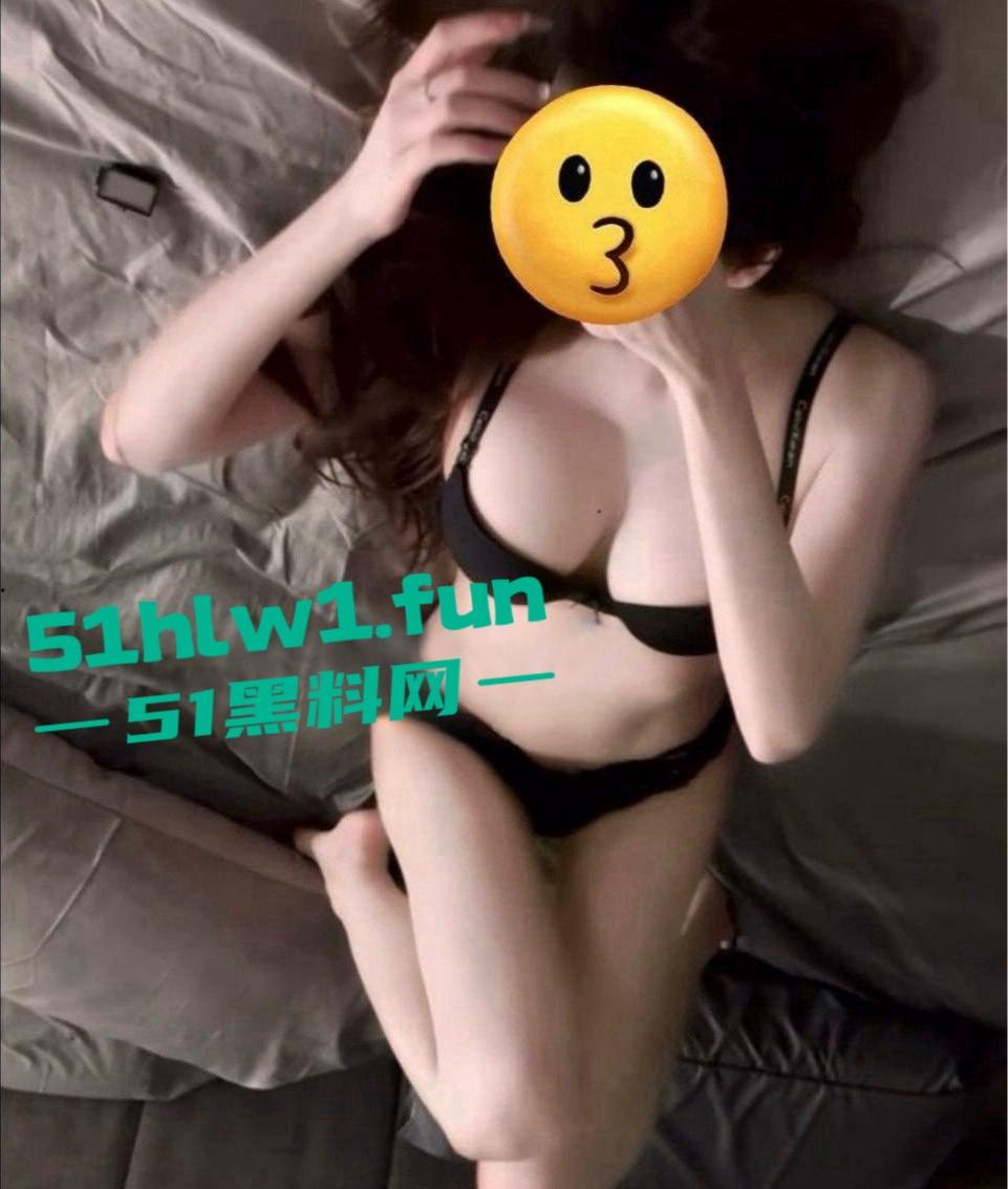 抖音百万粉丝擦边女网红【童锣烧 】微密圈大尺度作品流出 白丝肥臀顶级蜂腰简直太绝了!-8