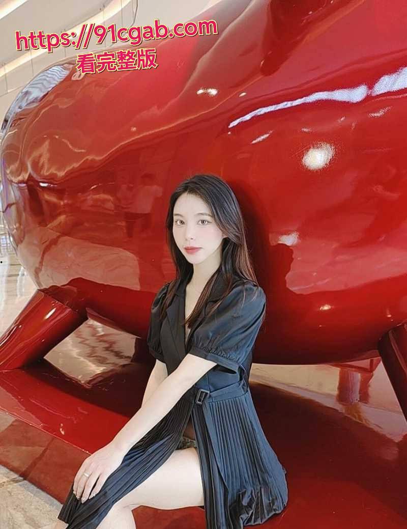 太拼了吧,淘宝情趣装店露小出,拍模特花絮视频直接整到大街上去了! 旁边大爷都看呆了-1