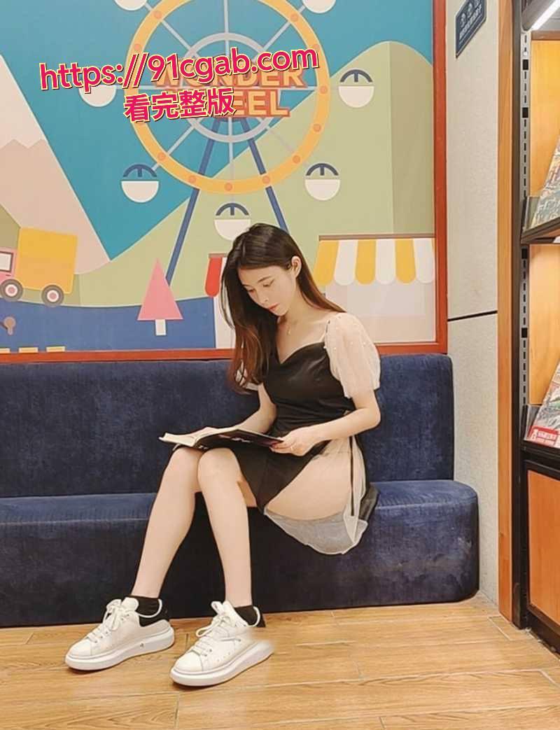 太拼了吧,淘宝情趣装店露小出,拍模特花絮视频直接整到大街上去了! 旁边大爷都看呆了-2