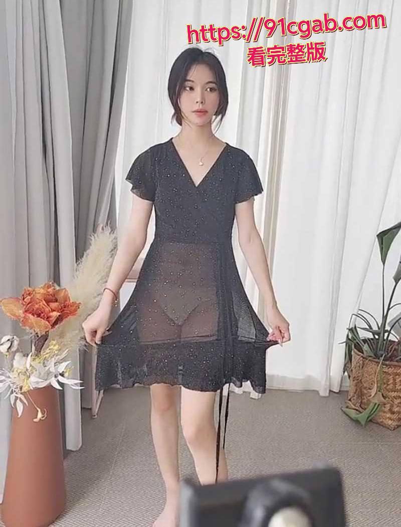 太拼了吧,淘宝情趣装店露小出,拍模特花絮视频直接整到大街上去了! 旁边大爷都看呆了-8