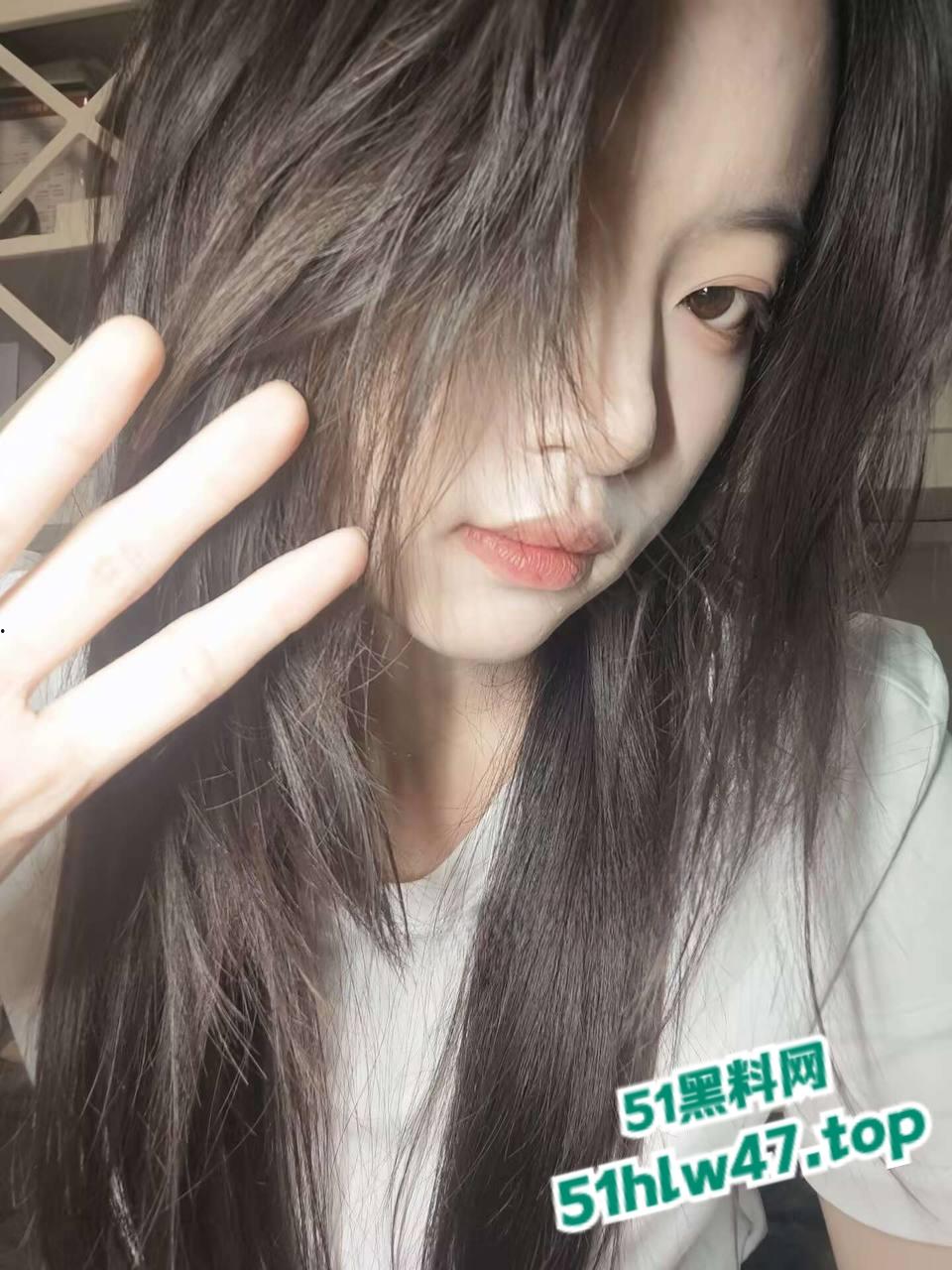 安徽师范学生妹【白晓宇】清纯颜值极品身材,口交性爱样样都来肉丝开裆裤性爱技术精湛。-9