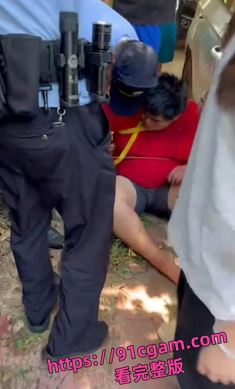 福建泉州肥宅试图强奸69岁老太!变态男巷弄作案被路人当场制服!-5