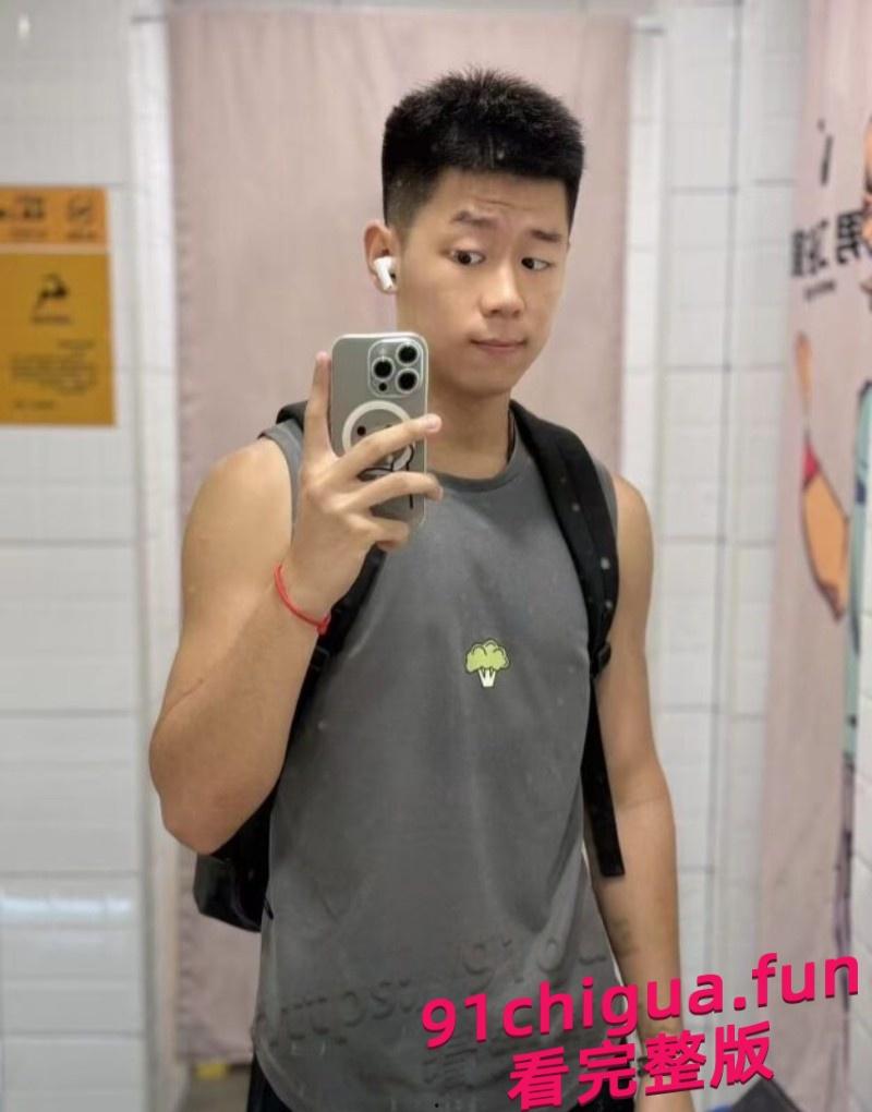 广州通讯录酒吧外三人深夜互动画风炸裂像拍片,刺激!!-3