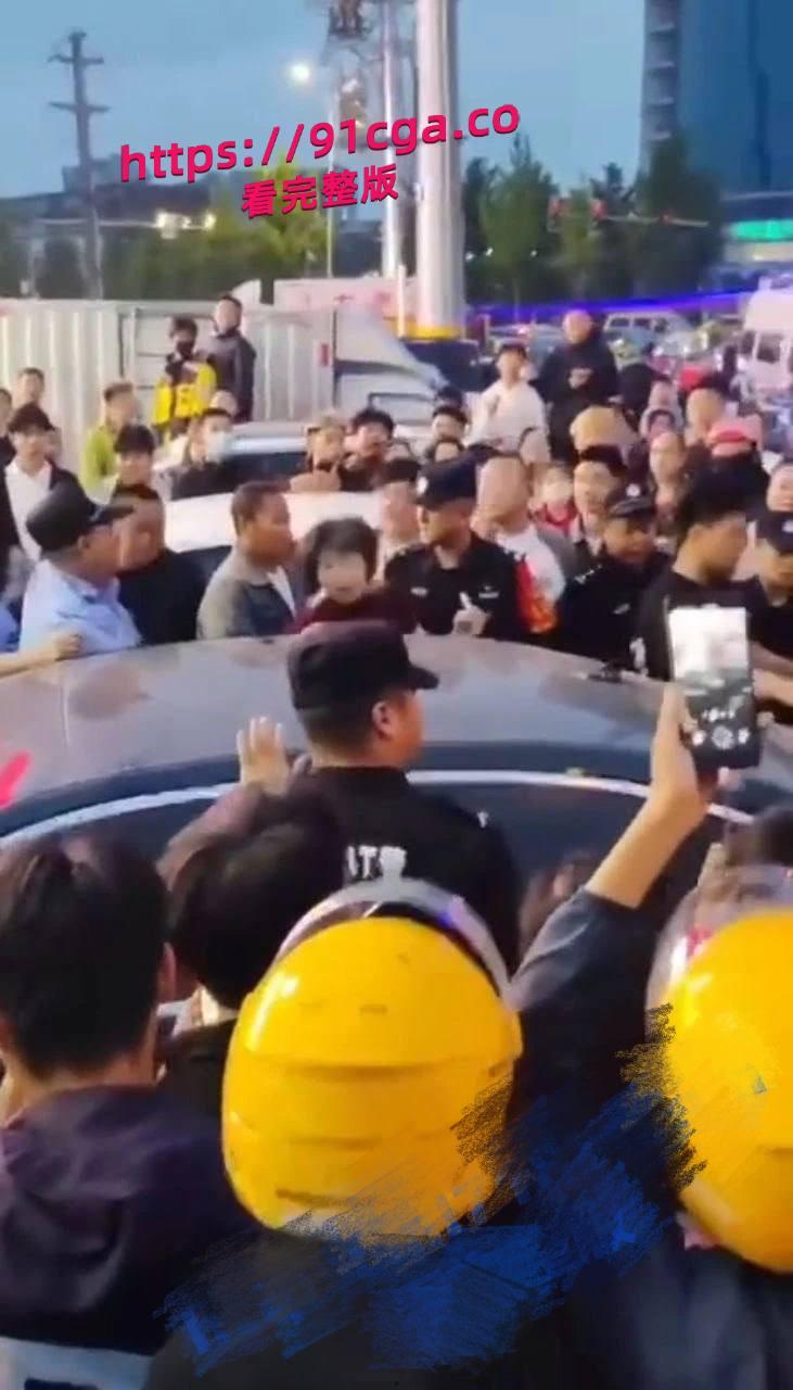 唐山迁安领导与小三南市场车震被原配抓包 浪费大量警力保护小三撤离 引发民众群嘲!-3