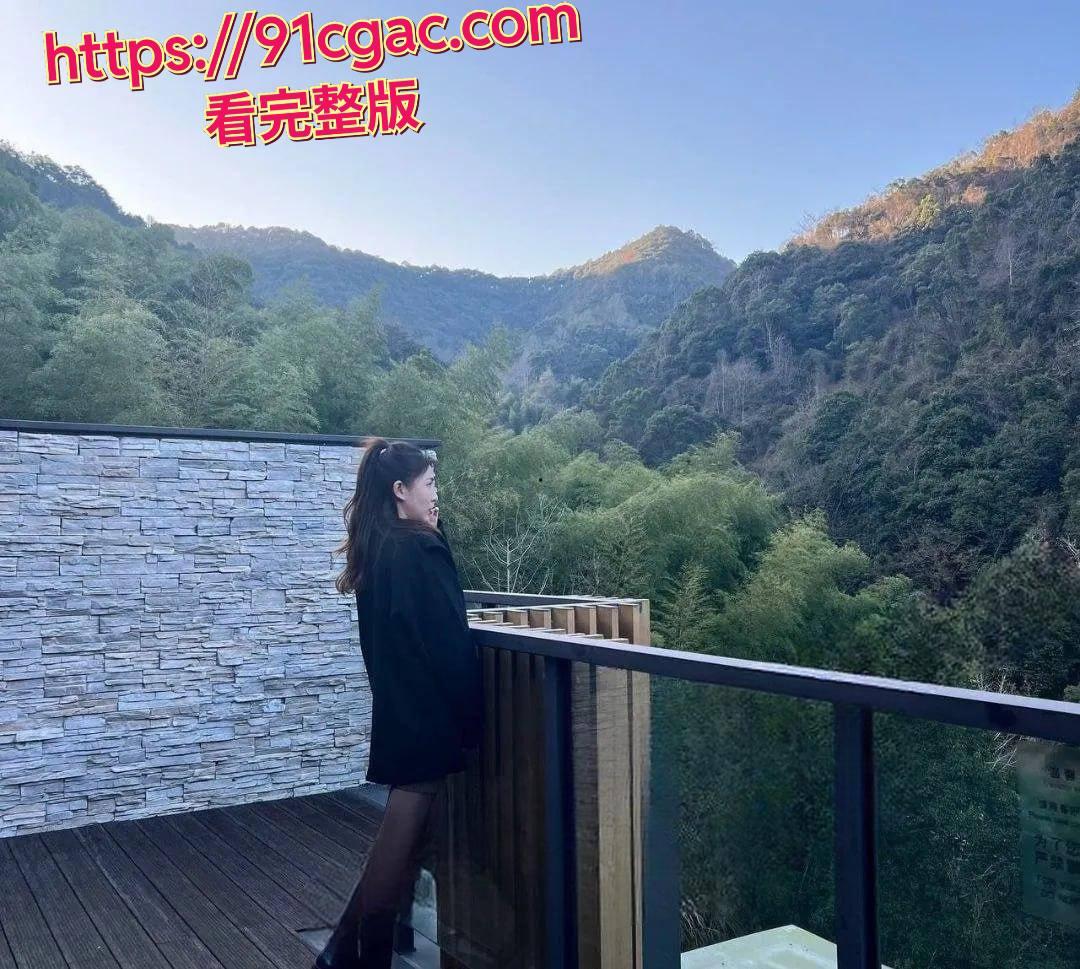 “你的老婆我帮你操” 超变态的绿帽癖玩法 强迫绿帽奴看着娇妻在胯下呻吟-1