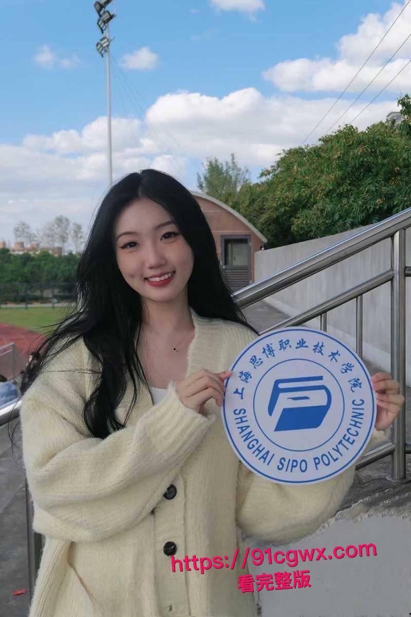 约了个漂亮的学生妹子,和她聊了很久才把她约了出来,后面才知道她居然有男友!-1