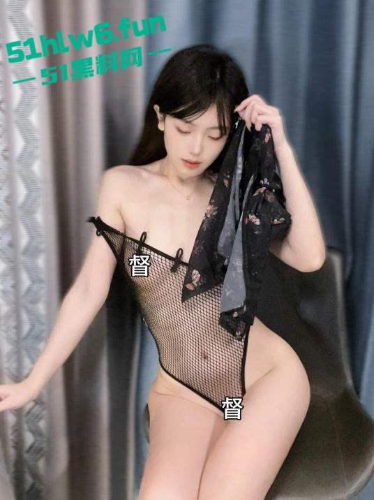 B站女神【草姐姐】蜂腰翘臀长腿尤物,穿着各种情趣装展示完美身材视频流出。-4