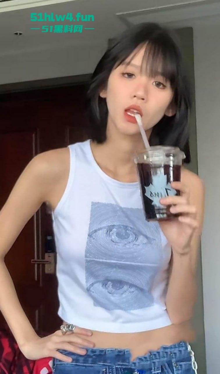 抖音纯欲天花板1800万网红【井川里予】现在已改名【痱子哭哭】不雅视频事件!纯欲天花板沦为擦边天花板 。-2