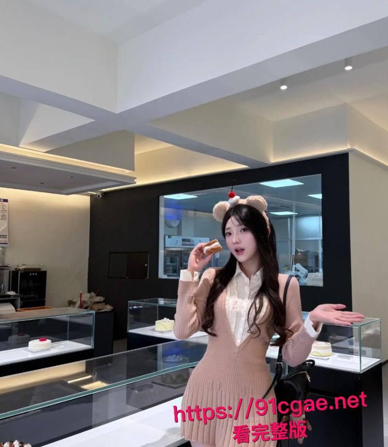 姐弟乱伦视频流出 爸妈上班家里没人,淫荡高三姐姐勾引弟弟口爆啪啪,最后被弟弟内射-2