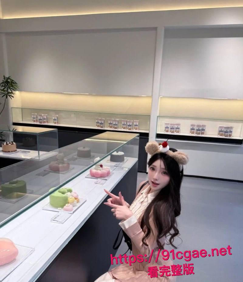 姐弟乱伦视频流出 爸妈上班家里没人,淫荡高三姐姐勾引弟弟口爆啪啪,最后被弟弟内射-5