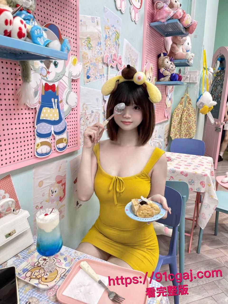 巨乳短发嫩妹遭渣男泄密视频全网疯传!奶子又大又挺被按在梳妆台对镜后入,风骚表情淫叫不断!-6