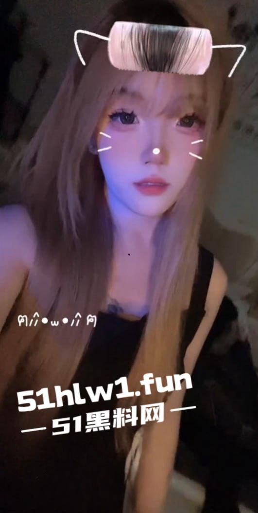 福建莆田骚货【郑烨烨】快手网红【吐泡泡】群里疯传她被操自拍视频,一边叼烟一边求操,骚话连篇堪称精神小妹本妹!-11