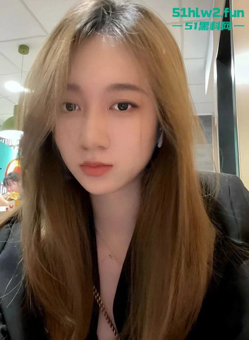 超越翰林府,广东佛山顺德悦府女销售【程圆】制服加黑丝,就在样板间让老板内射。-7