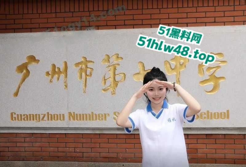 广州市第七中学【胡梦玲】上课主动给同桌手淫,监控下记录被曝光,小年轻又骚又胆大完全控制不了。-3