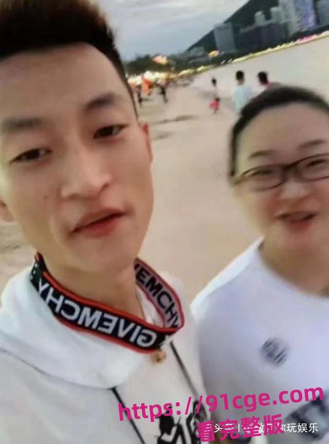 4000万粉丝祁天道封号,直播鱿鱼签插女生屁股,黑历史夫妻做爱视频曝光-2