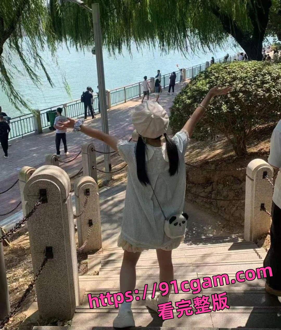 福建18岁高三妹妹,被金主约到家里爆操,最后摘套狠狠内射-3