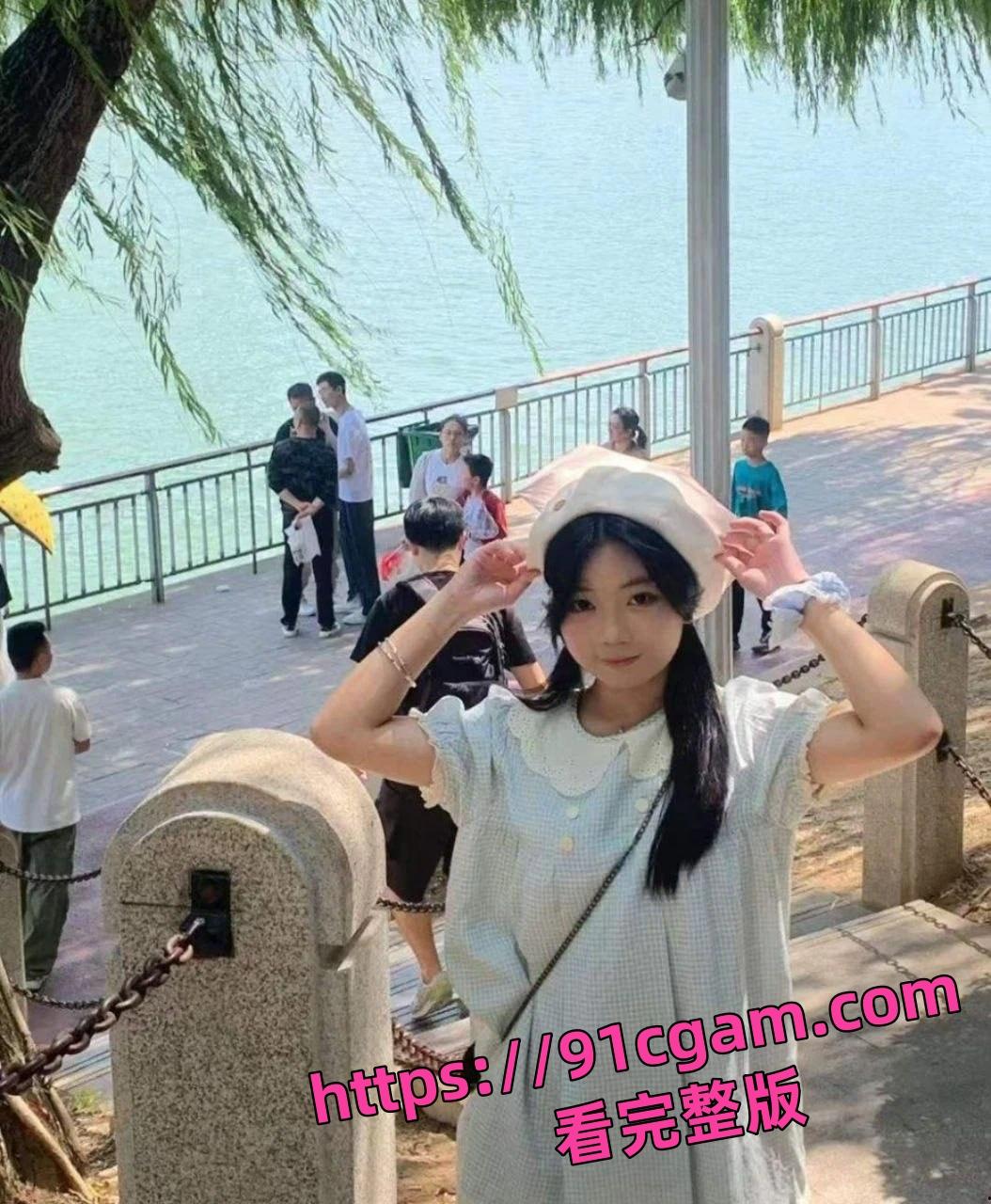 福建18岁高三妹妹,被金主约到家里爆操,最后摘套狠狠内射-5