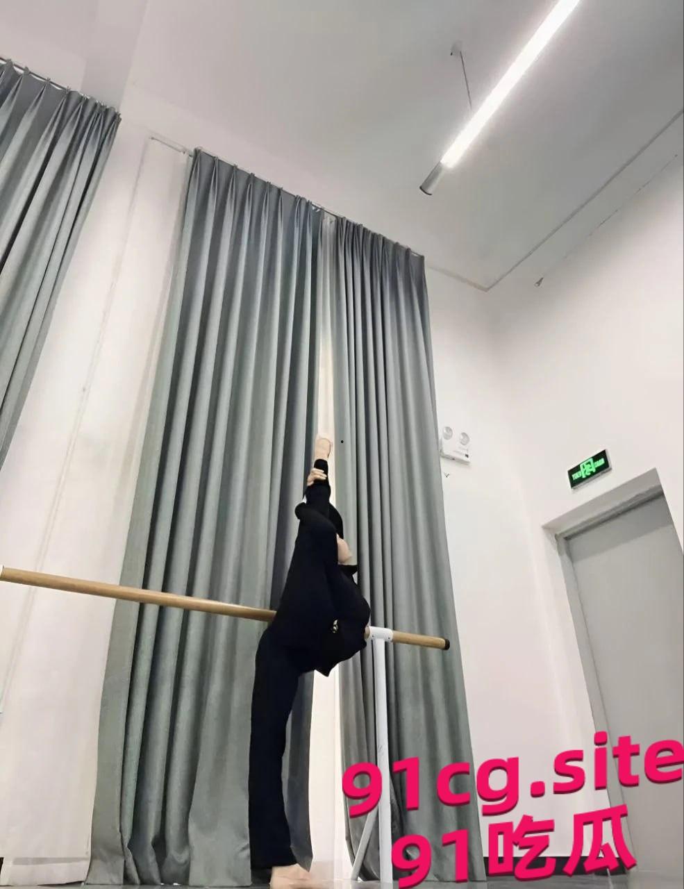 调教广州大学音乐舞蹈学院大二生王应怡性欲初潮-5