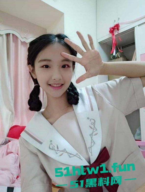 莆田酒店前台【刘芯梦】曝光经理客房做爱调教,母狗自拍泄密小嫩妹嫩穴堪称顶级母狗。-8