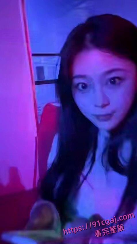 百度云泄密!白领丽人【姜瑜】与酒吧认识的帅哥开房自拍性爱视频流出!!-4