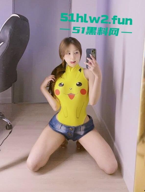 韩国福利姬女神【楚楚chuchu】完美身材大奶学生妹,清纯可爱的颜值下御姐身材超性感,水晶道具自慰福利。-8