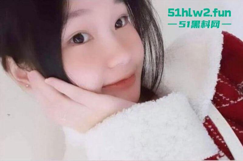 越南萌妹【Jobgg】用HoneyCam和男友玩裸聊自慰捏奶,被男友录屏放网上流出。-2