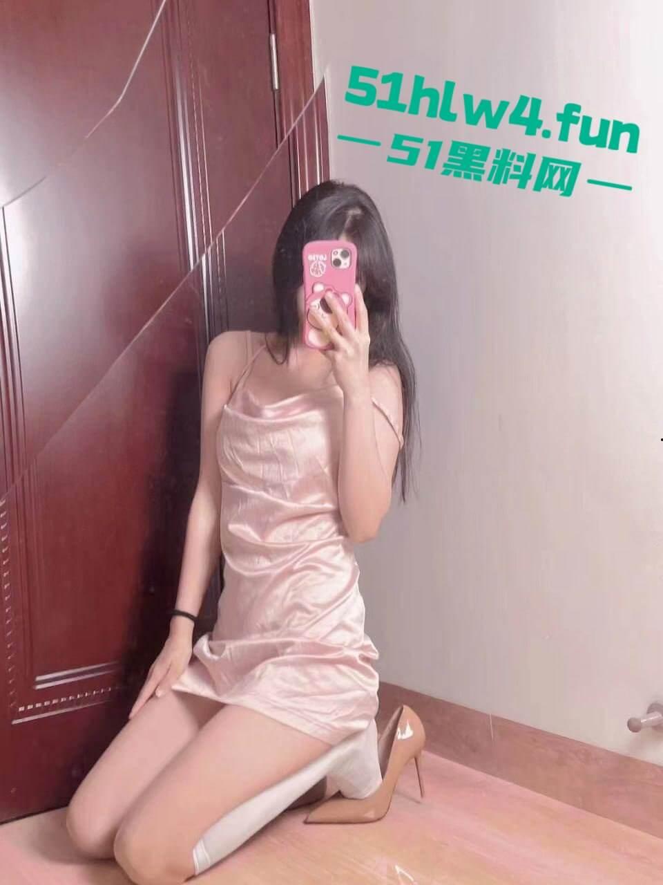 福建福清宏路【苏伊慧】身材极品的性感少妇,蜂腰长腿翘臀饱满诱人背着老公出轨偷情被曝光。-4