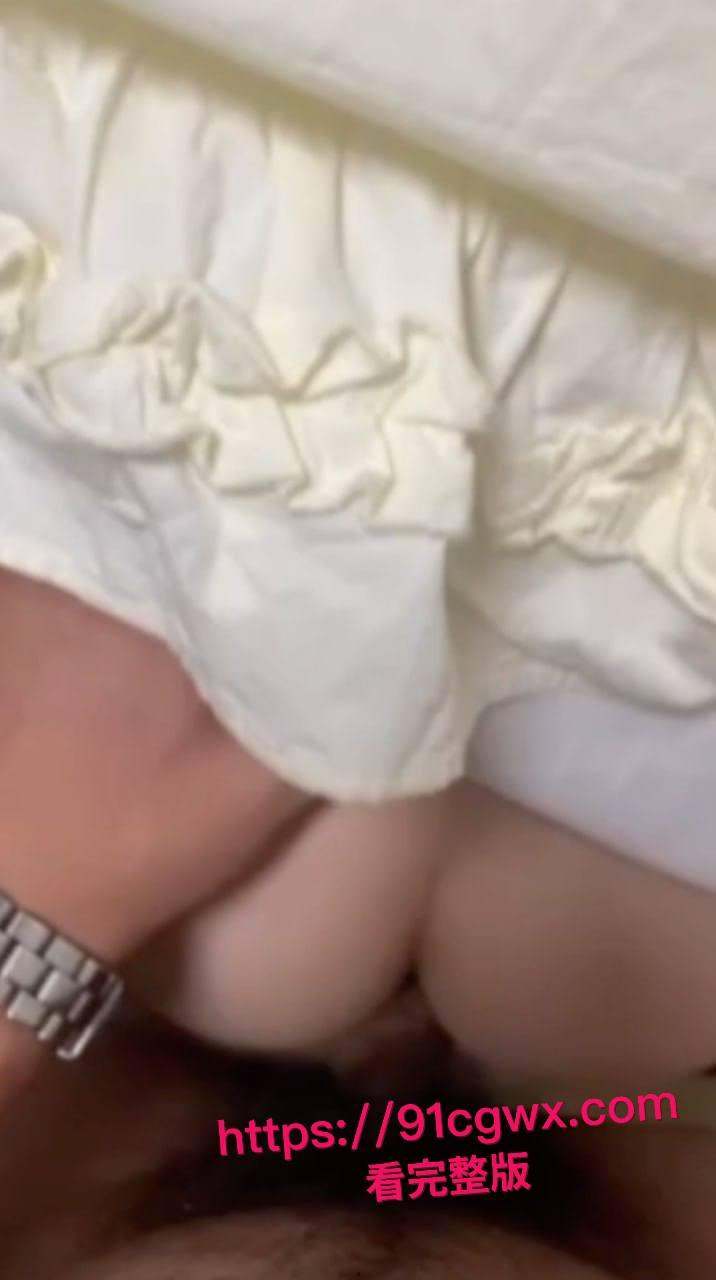 吴萌私密视频泄露!娇小身材大胸反差,嫩滑肌肤让人血脉喷张!-9