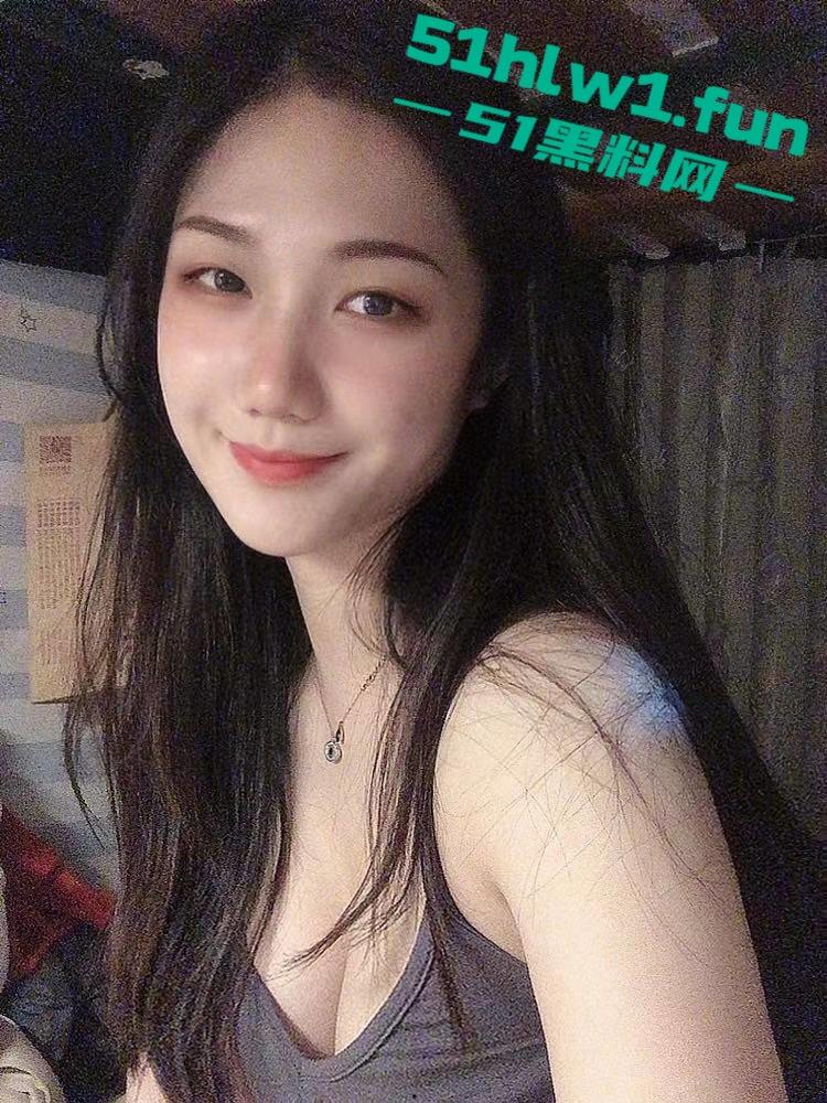 江苏信息职业技术学院反差骚母狗【刘柄池】靓丽颜值身材曼妙,私下却是骚母狗酒店被金主调教视频流出。-2