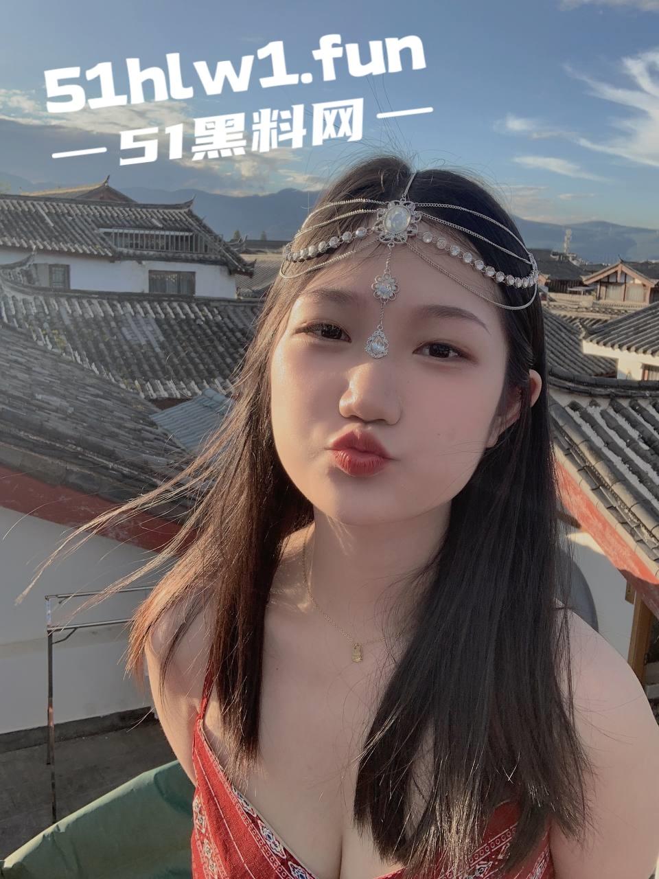 江苏信息职业技术学院反差骚母狗【刘柄池】靓丽颜值身材曼妙,私下却是骚母狗酒店被金主调教视频流出。-11