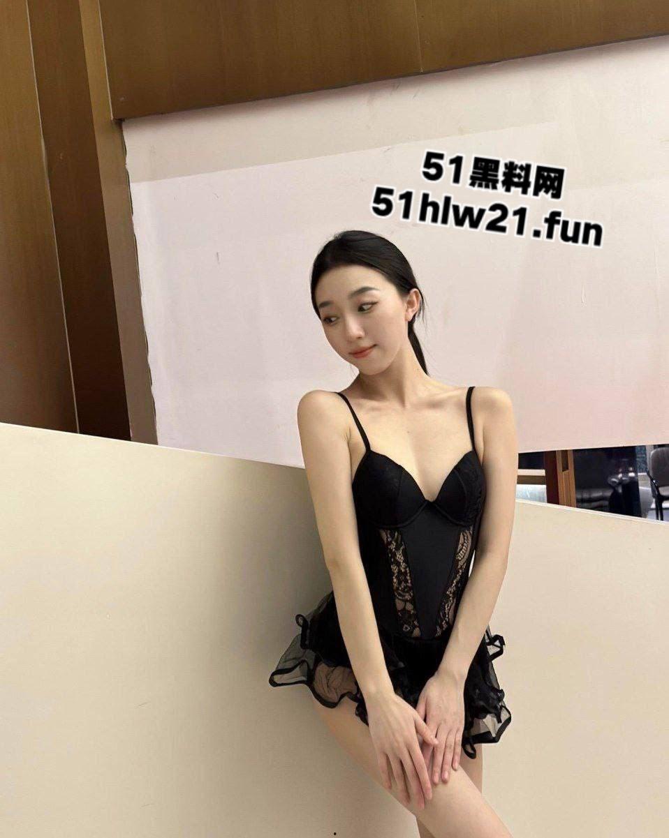 北京邮电大学【曾媛】绝美颜值校花女神,表面清纯私下竟如此反差爱舔蛋蛋,口交技术超一流。-5