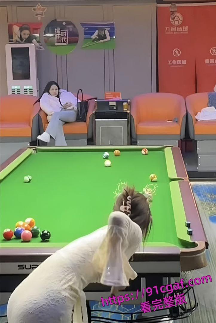 长沙雨花火热台球五江天街店杨巧私密视频泄露,她在包厢被男子大鸡巴狂操!-6