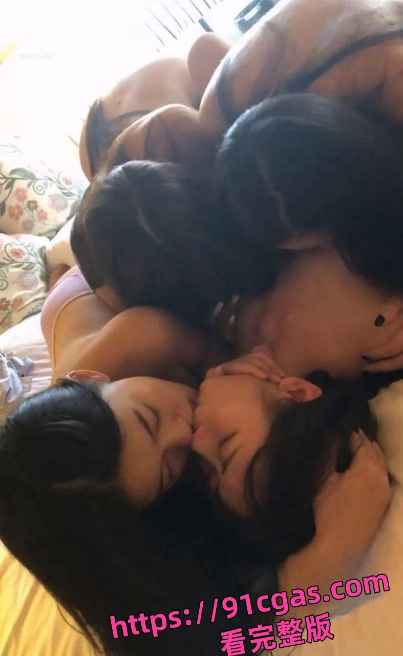 西萌工作室经典作品!四个可爱妹妹玩百合,慢慢脱光互吃互舔,刺激!-7