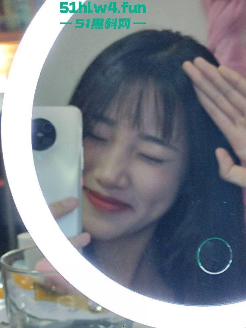 露脸反差学生妹,金主重金定制看似清新单纯的小妹妹,私下极度母狗各种自拍私密处。-7