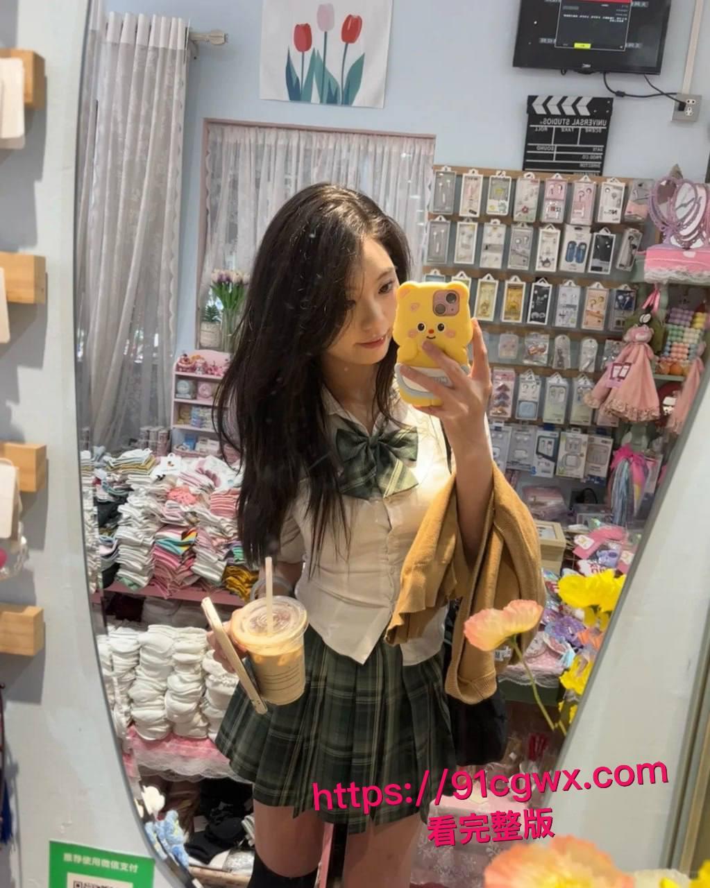 真实醉奸!昨晚酒吧遇到个JK学生妹,把她灌醉后带到酒店玩弄她的身体后无套爆操!-6