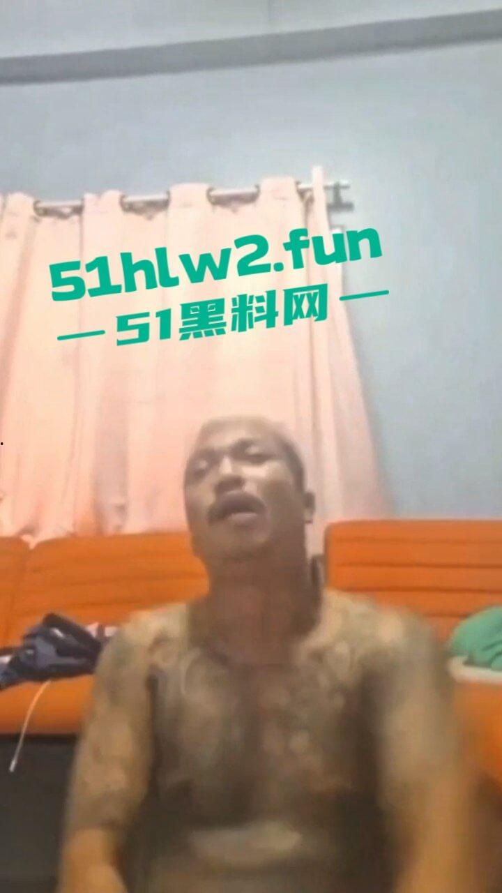 泰国男子自杀现场,纹身大哥遭情伤悲愤不已录下感人发言,随后开枪自杀腿都绷直了。-6