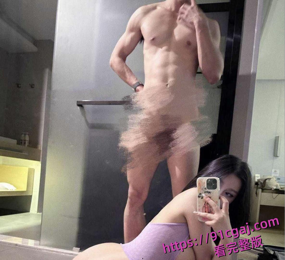 暴力永恒巨臀反差婊新动态出炉:露脸口交金主鸡巴,健身美臀操翻网友!-1