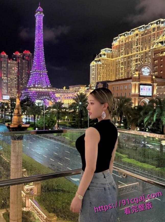 暴力永恒巨臀反差婊新动态出炉:露脸口交金主鸡巴,健身美臀操翻网友!-3